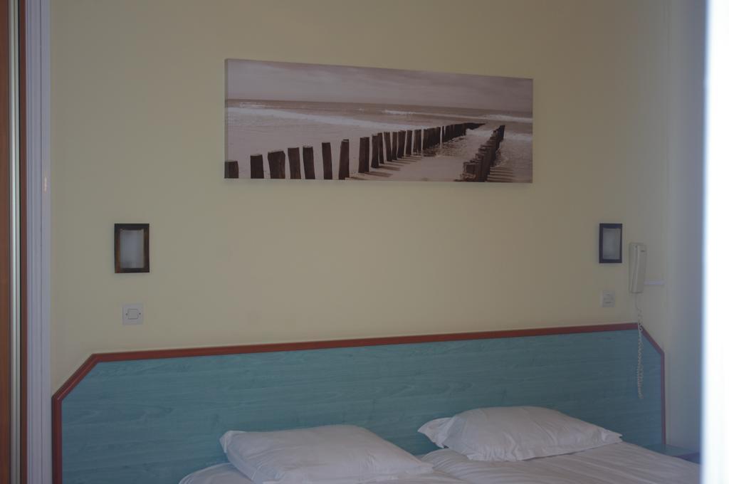 Hotel Des Bains Сан-Жан-льо-Тома Екстериор снимка